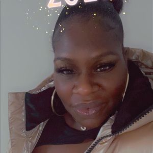 Meet your Posher, Layloni